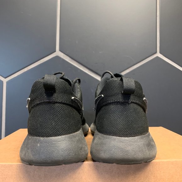 ~Used W/O Box! Youth Nike Roshe One Triple Black Sneakers Size 7Y - Picture 4 of 6